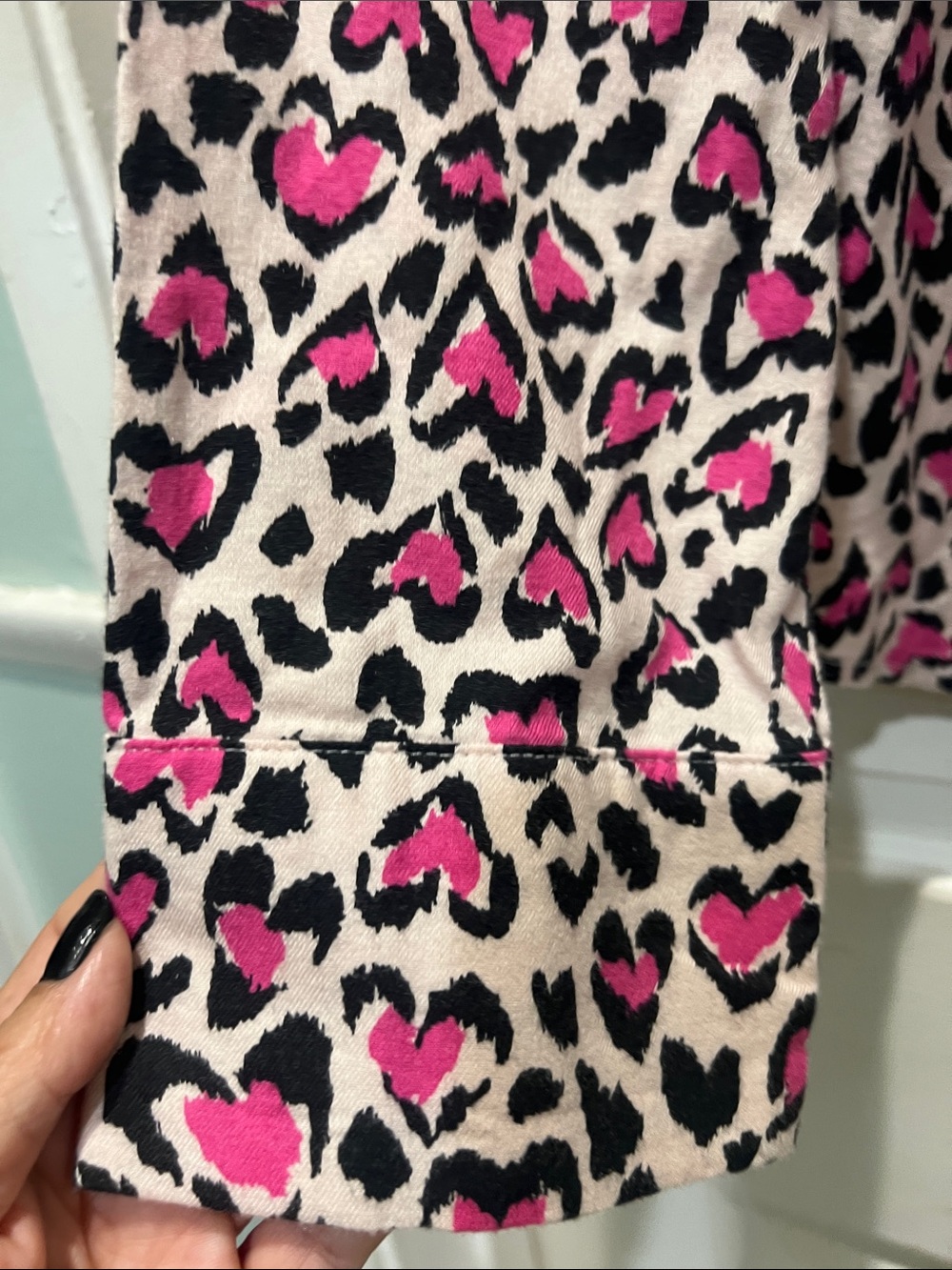 Victoria's Secret Pink and Black Heart Leopard Button-Front Pajama Top - Picture 5 of 10